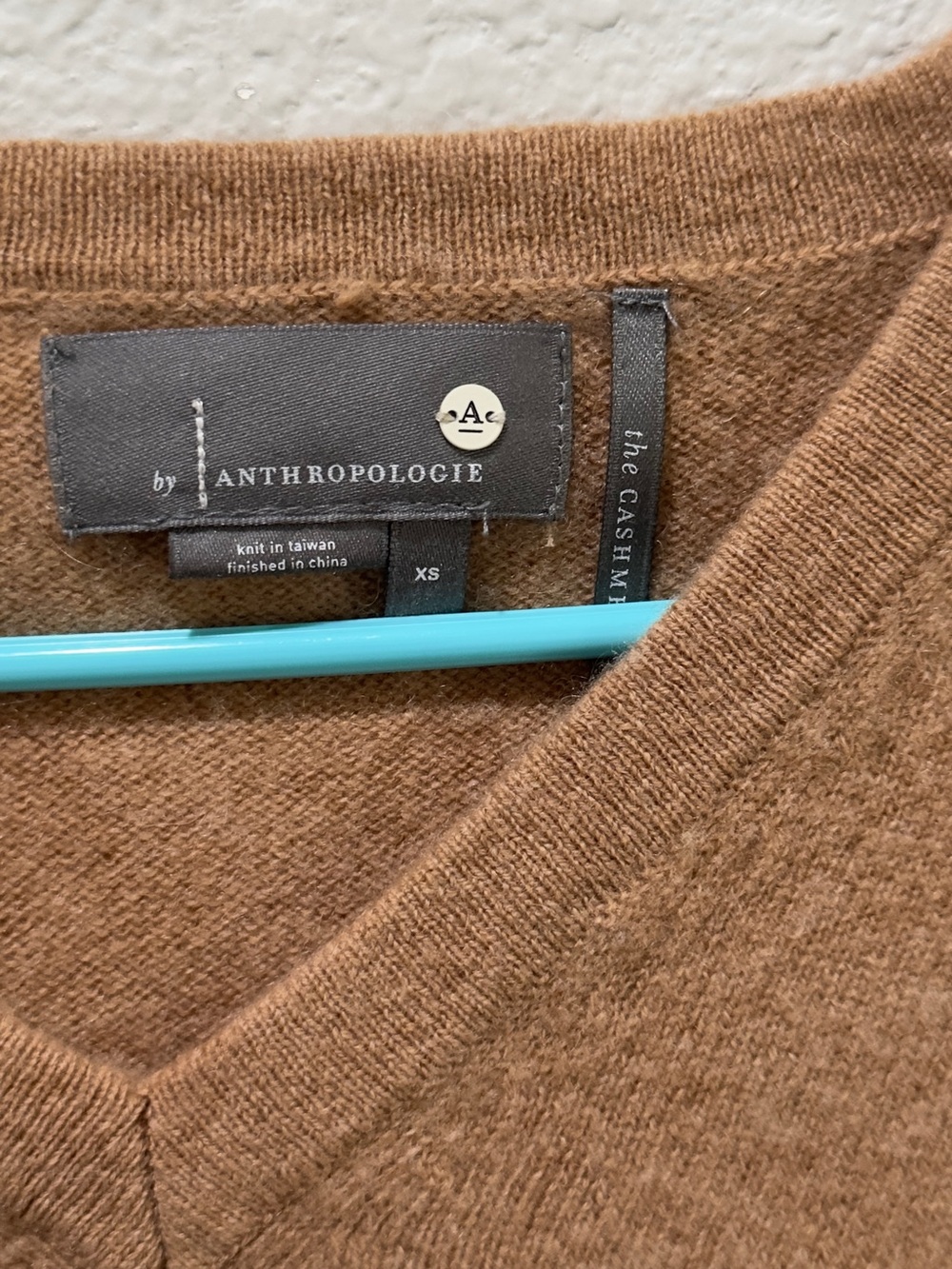 Anthropologie Cashmere Woman’s V-Neck Sweater in Camel Brown - Picture 3 of 3